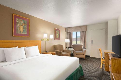 Travelodge by Wyndham Wellington KS - photo 8