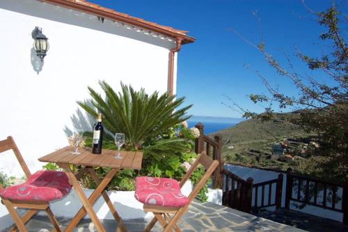 Charming apartment in Santa Cruz 70 m with terrace — 4-Star Luxury Hotel in Los Silos, Spain