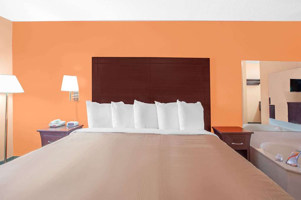 Days Inn by Wyndham Moulton - photo 11