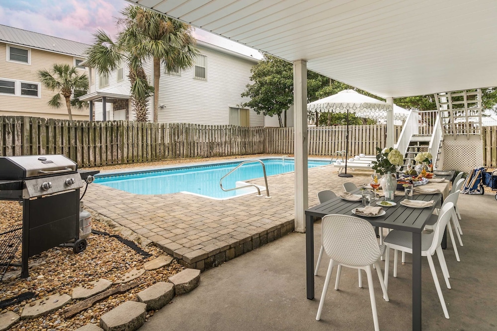 Hourglass by Avantstay Chic Beach Getaway w Pool & Two Large Balconies - photo 18