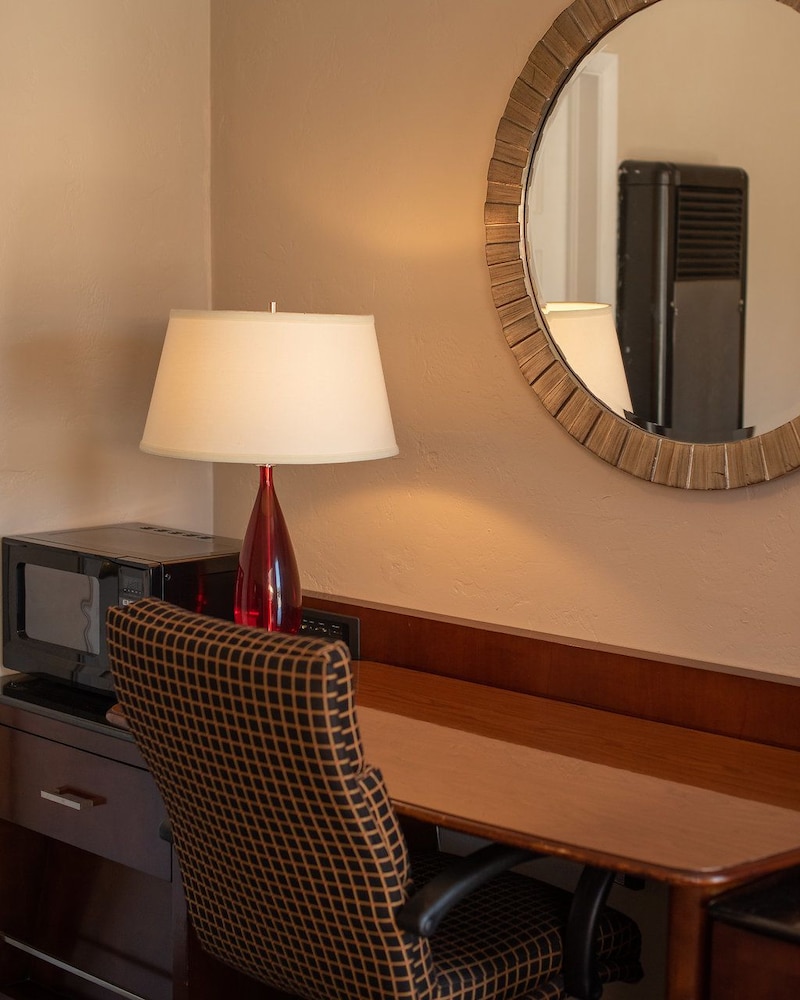 Circle R Motel - photo 21