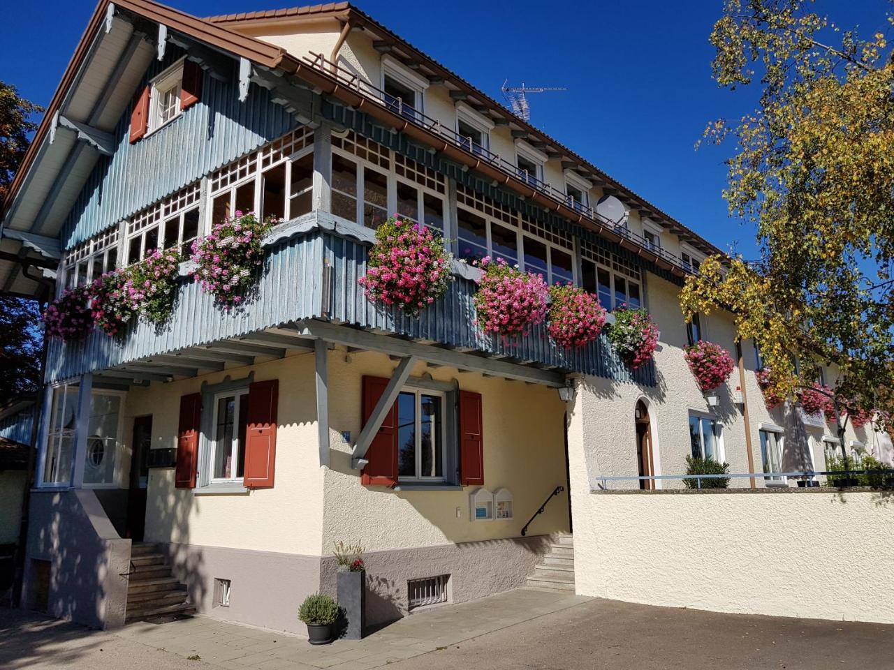 Schonblick Hotel Garni Ferienwohnungen — hotel in Lindenberg