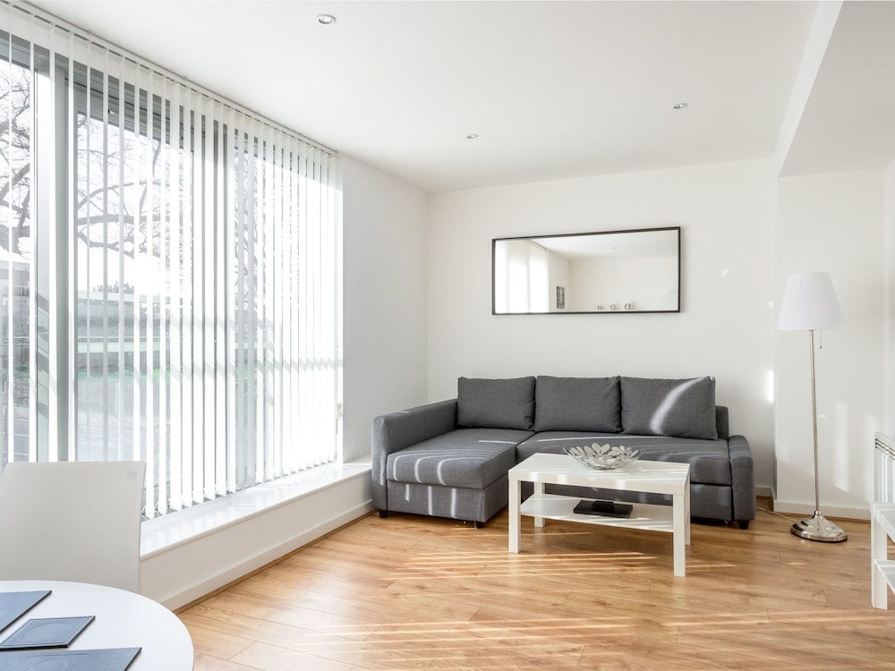 Luxury 2 Bed Apartment — 4-Star Luxury Hotel in Bedford, United Kingdom