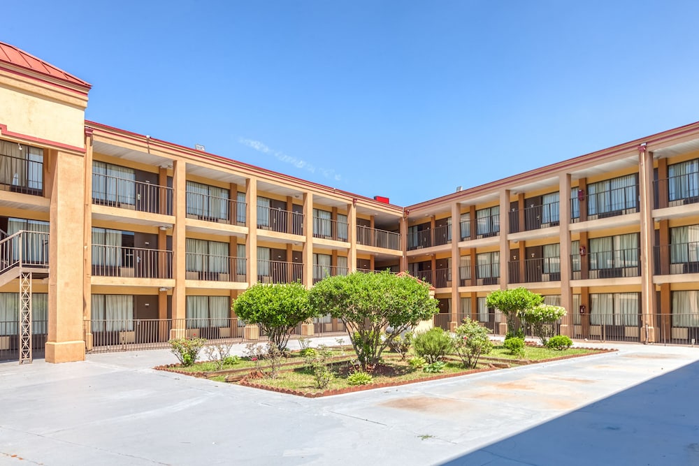 Oyo Htl Decatur I20 East&Wesley Club Dr in Decatur, United States