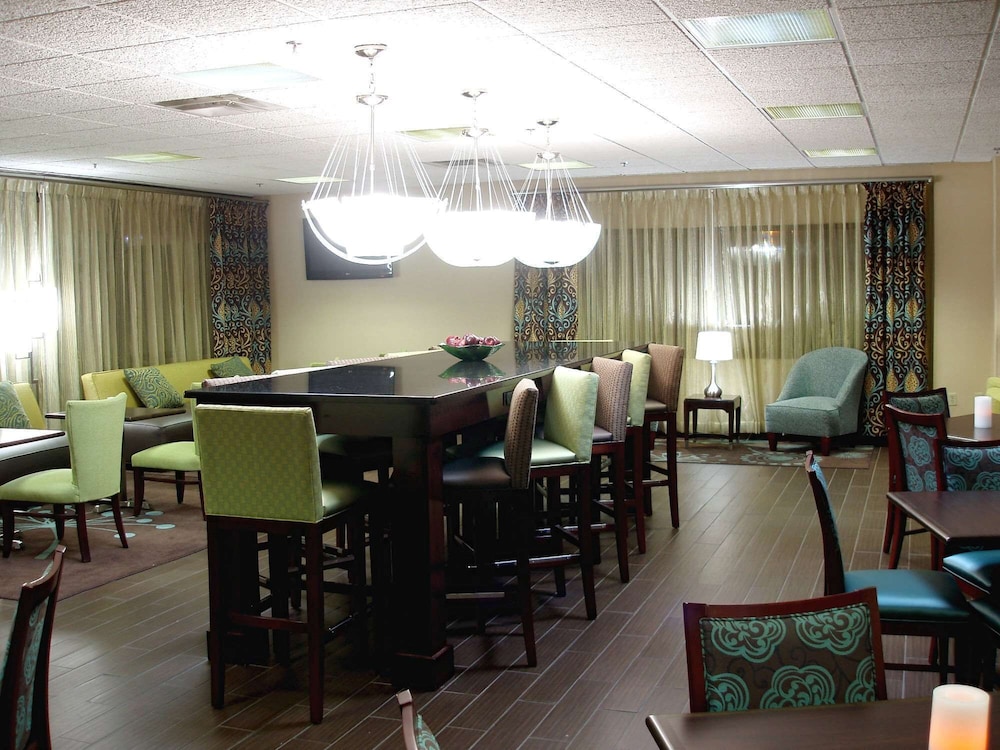 Hampton Inn Richmond - photo 21