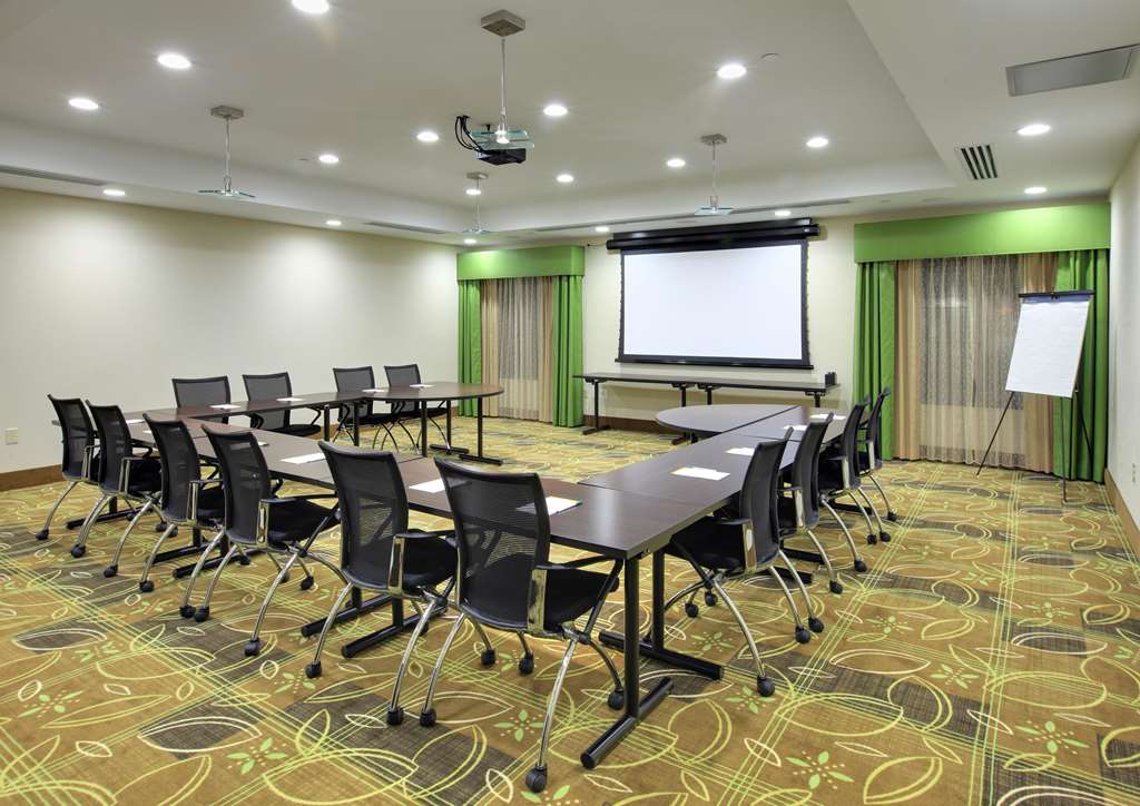La Quinta Inn & Suites by Wyndham Memphis Wolfchase - photo 42