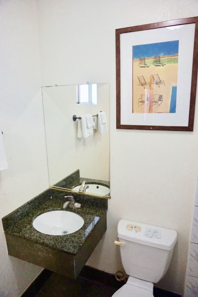 Satellite Motel - photo 19