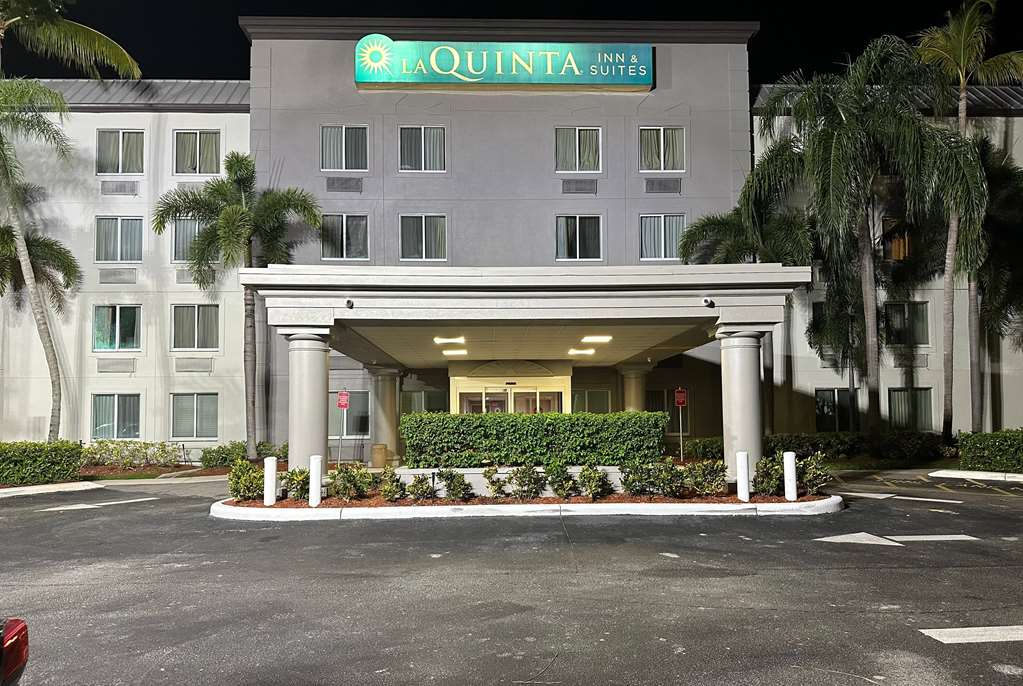 La Quinta Inn & Suites by Wyndham Sawgrass - photo 35
