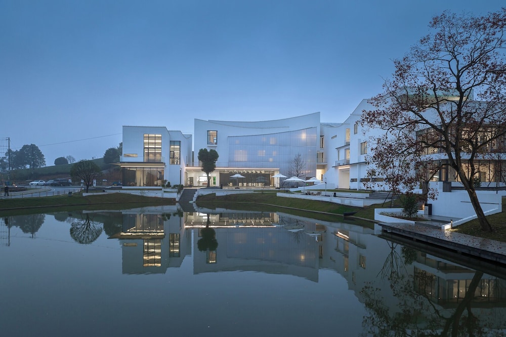 Xinchi Sakura Valley Resort - last minute hotel in Shaoxing