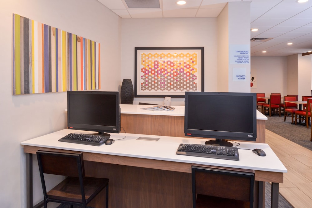 Holiday Inn Express & Suites Indianapolis Dtn Conv Ctr Area by IHG - photo 59
