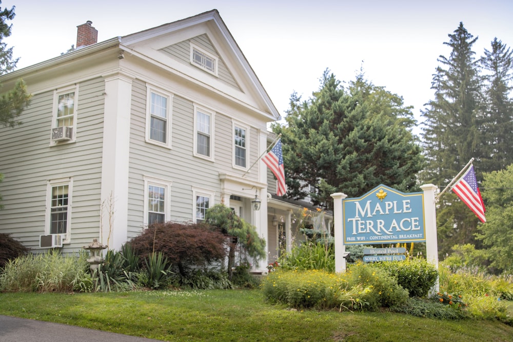 Maple Terrace Motel - photo 81