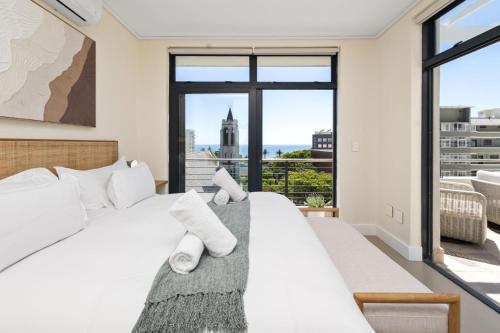 Atlantic Views Luxury 2 Bed with Pool in Sea Point