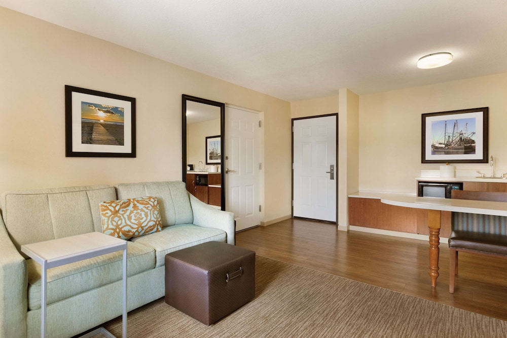 Hampton Inn & Suites Tarpon Springs - photo 15