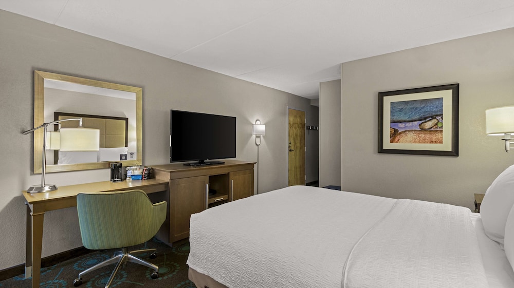 Hampton Inn Bloomington - photo 23