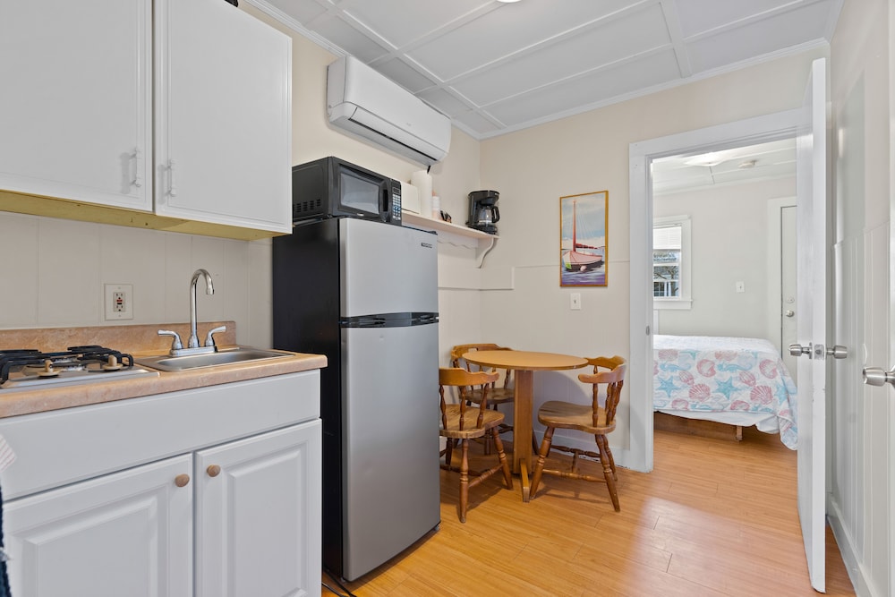 Beach Motel & Suites - photo 21