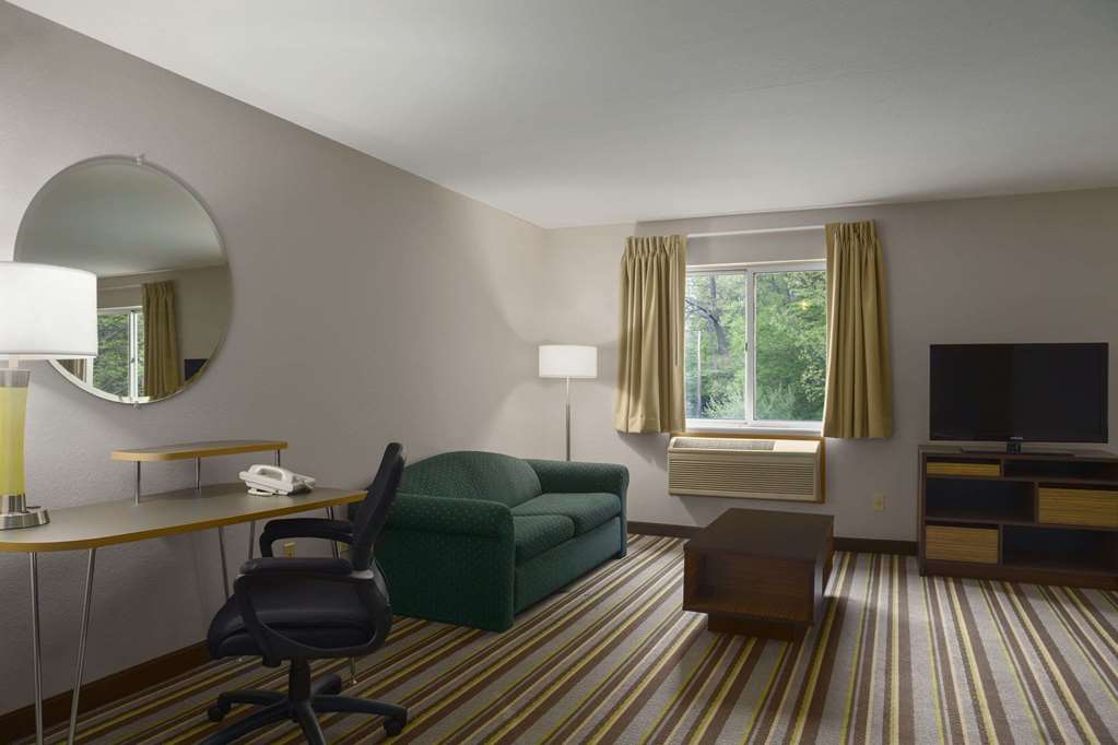 Super 8 by Wyndham Manistee - photo 15