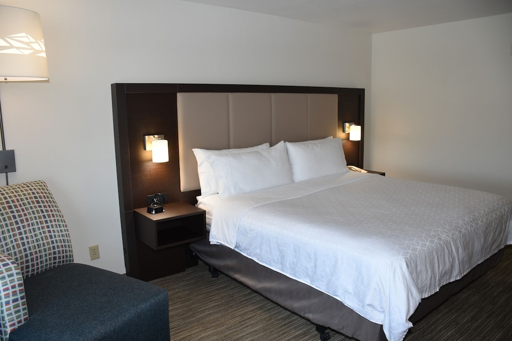 Holiday Inn Express & Suites Evanston By IHG - photo 9