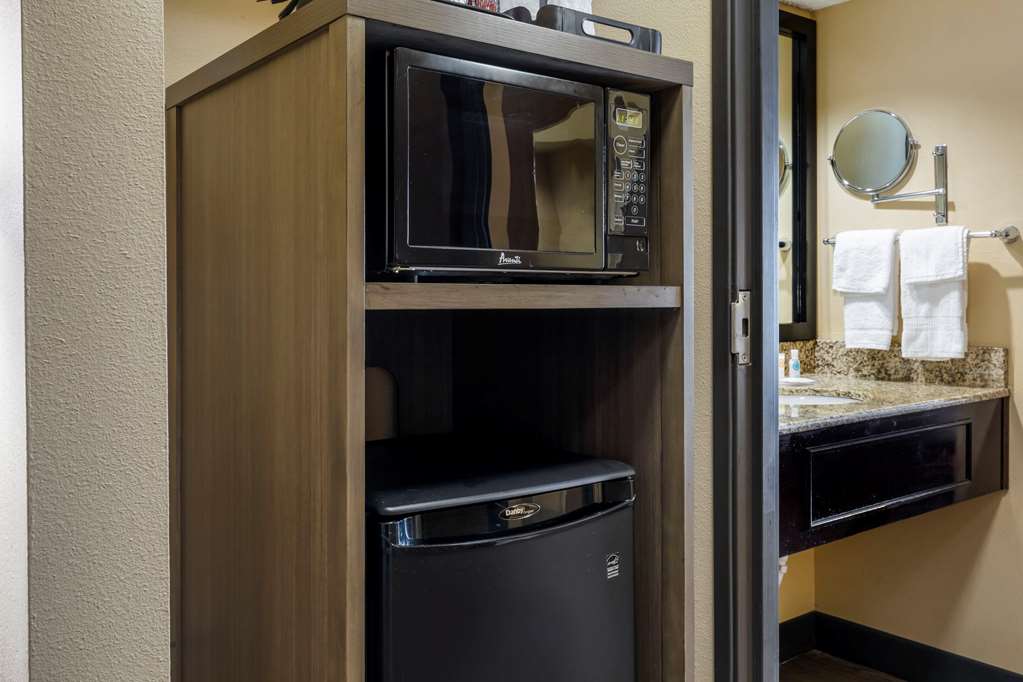 Comfort Suites DFW Airport - photo 14