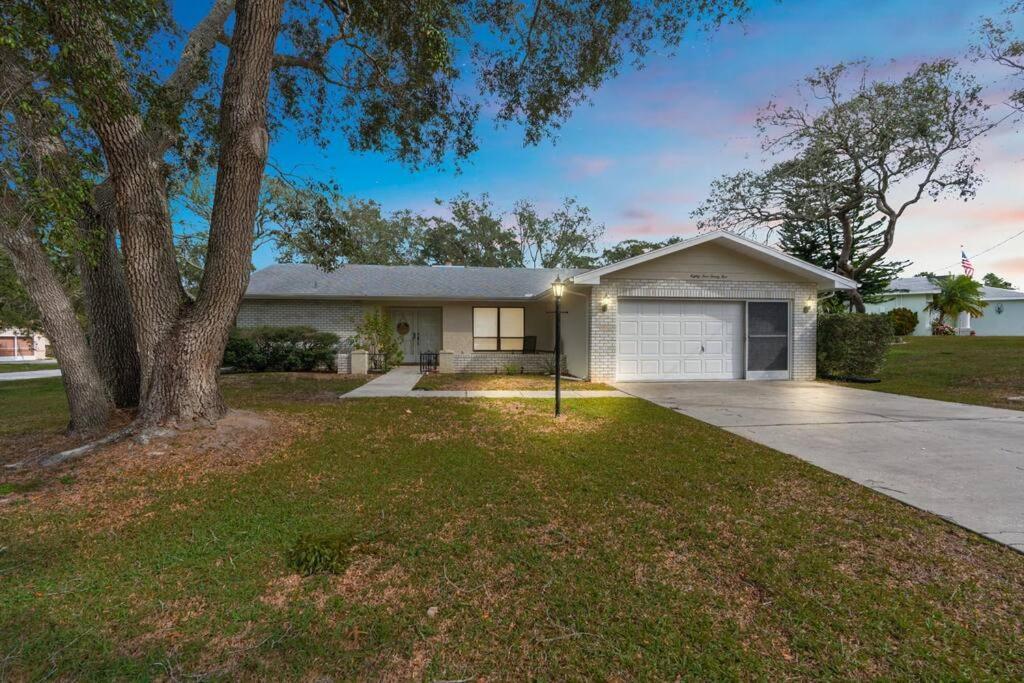 Adventure Coast: 2 2 Near Springs Beach Hot Tub — hotel in Spring Hill