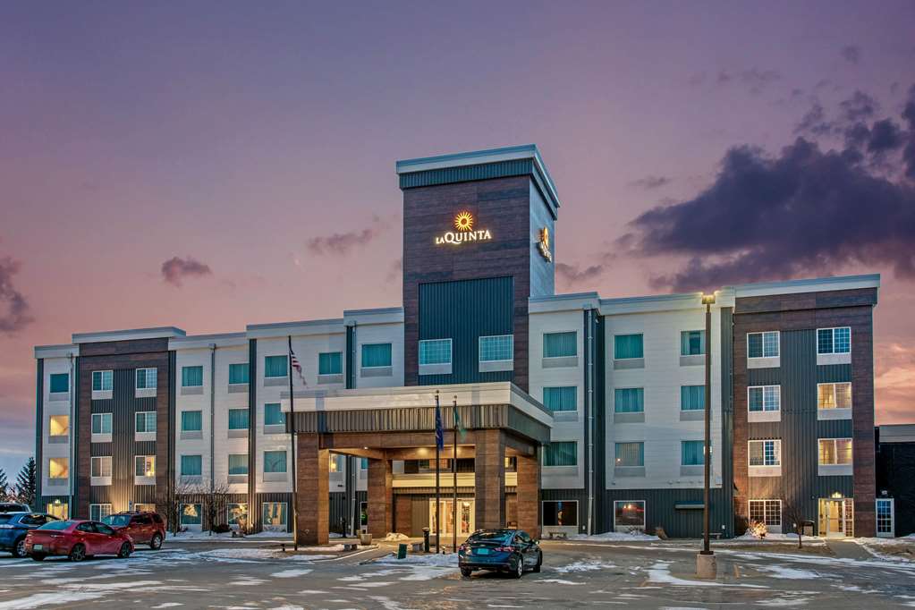 La Quinta Inn & Suites by Wyndham Bismarck - photo 5
