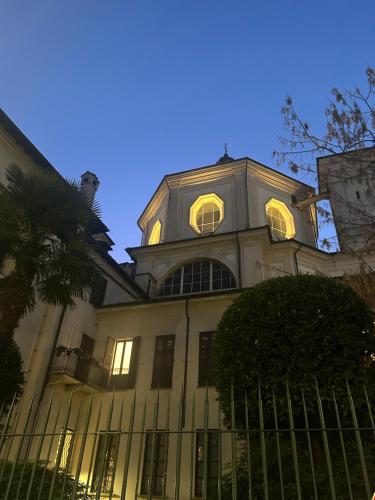 Dali Duomo Golden House — 4-Star Luxury Hotel in Milan, Italy