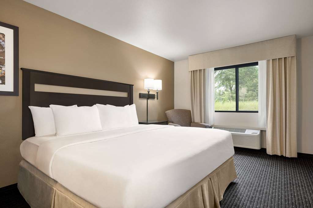 Baymont by Wyndham Hearne - photo 27