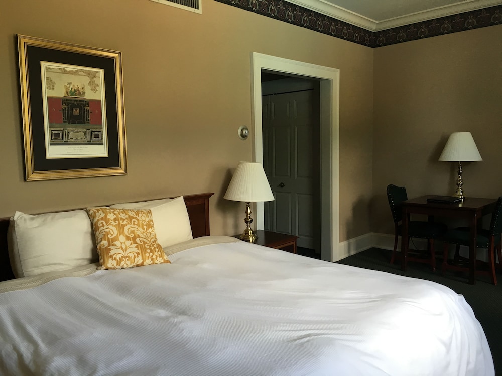 Bertram Inn at Glenmoor - photo 3