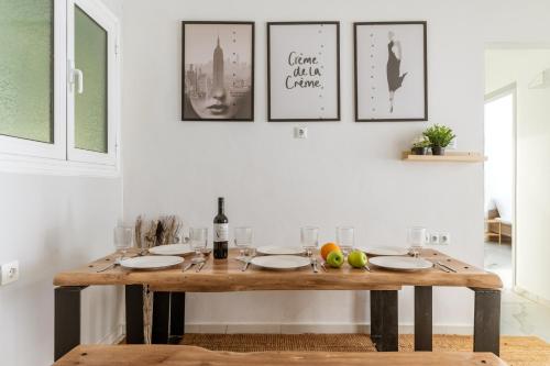 Athens Central Stay 3BD Apartment 3min Metro — 4-Star Luxury Hotel in Athens, Greece