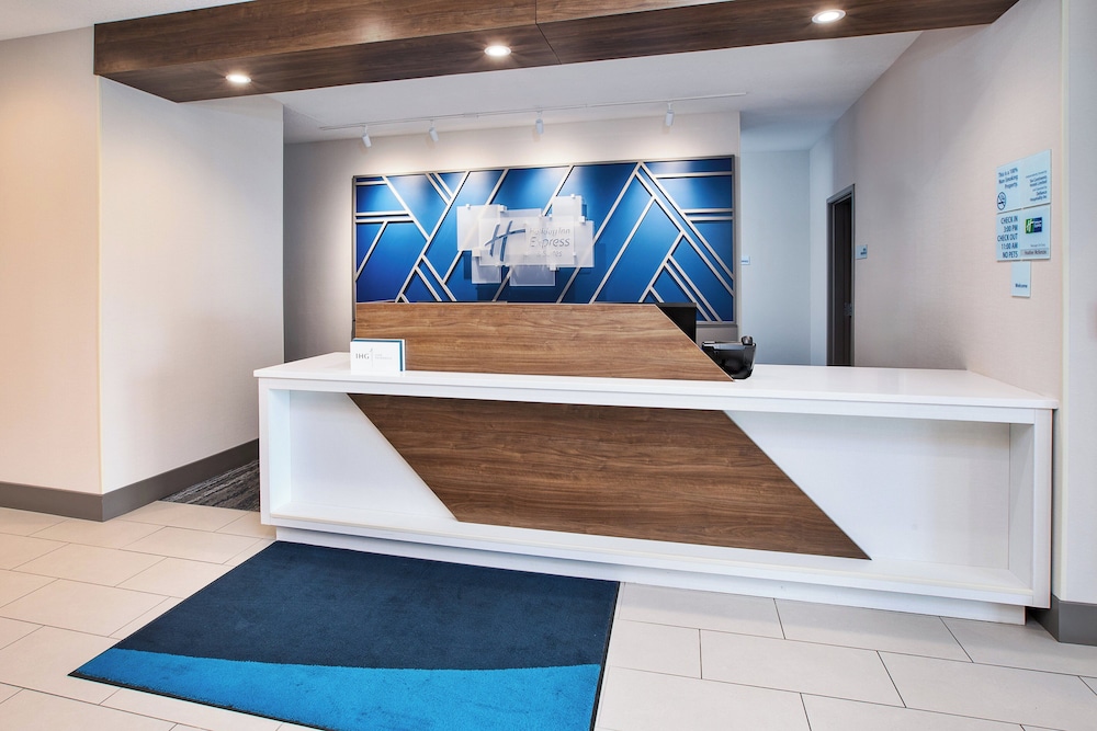 Holiday Inn Express Hotel & Suites Defiance by IHG - photo 26