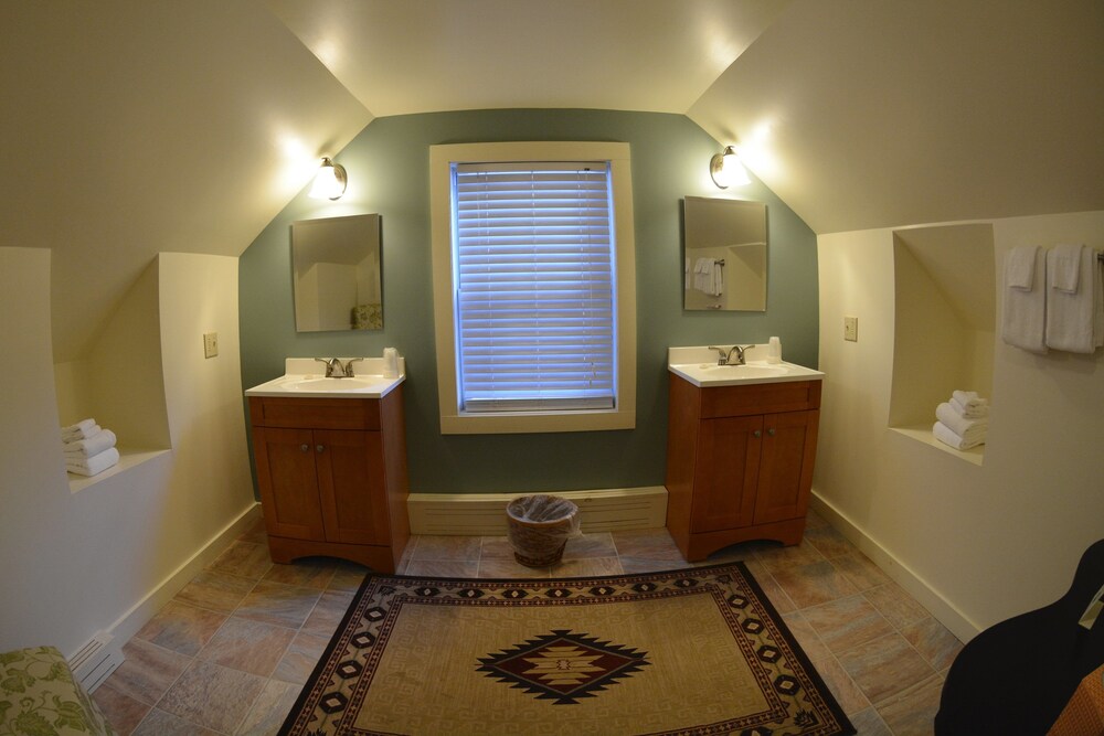 Hyde Away Inn - photo 37