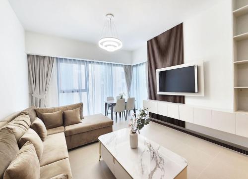 Burj Khalifa Views Stylish 2BR Near Dubai Mall and Metro — 4-Star Luxury Hotel in Dubai, United Arab Emirates