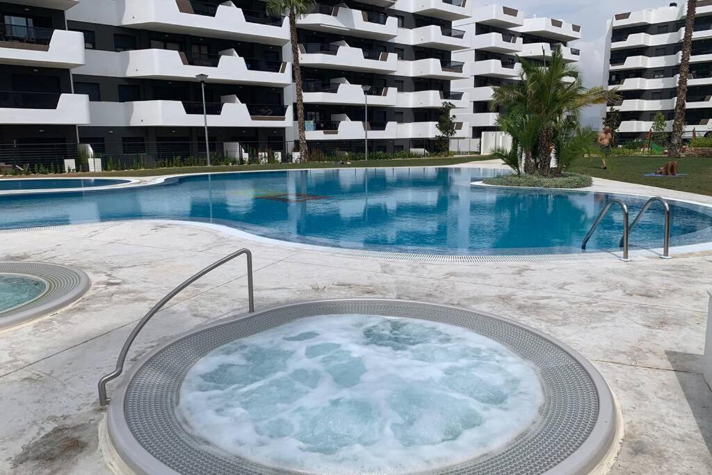 Moderno Apartamento a 500 M de la Playa — 4-Star Luxury Hotel in Elche, Spain
