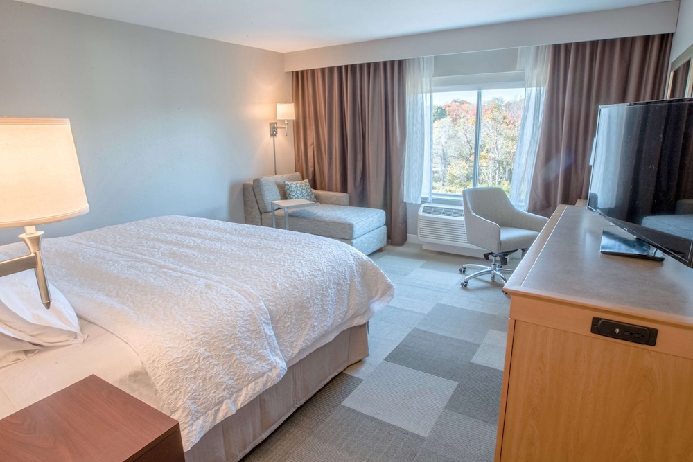 Hampton Inn by Hilton Amesbury - photo 12
