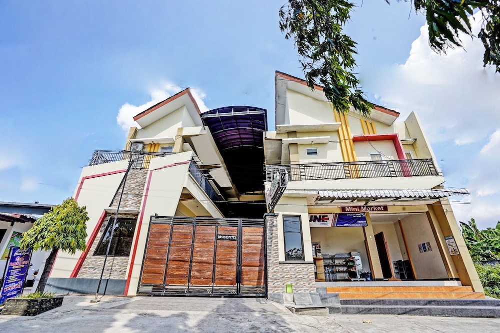 OYO Life 92773 Griya Trubus Syariah in Tuban, Indonesia