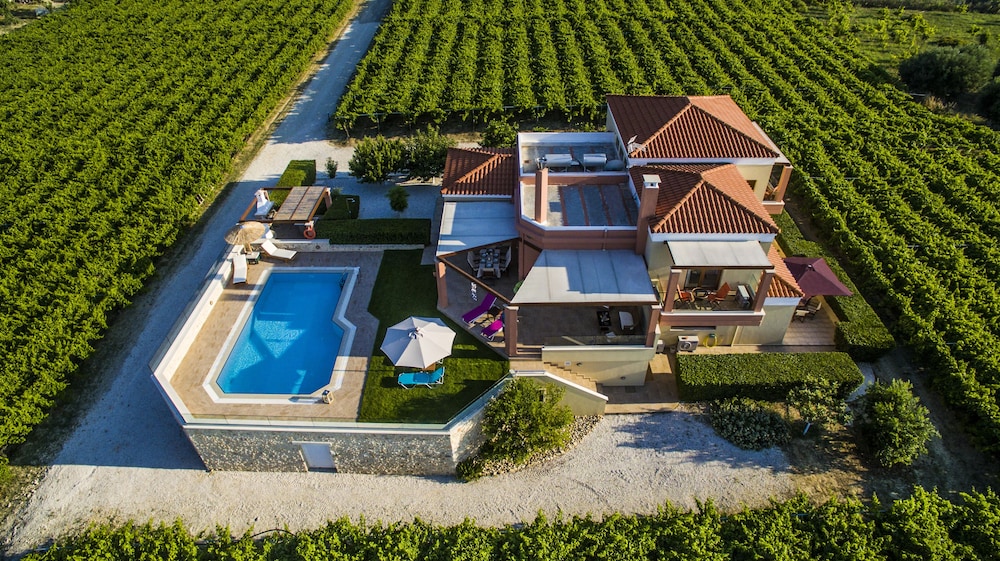 Cretan Vineyard Hill Villa Private Pool Panoramic View Beautiful Vin — 4-Star Luxury Hotel in Irakleion, Greece