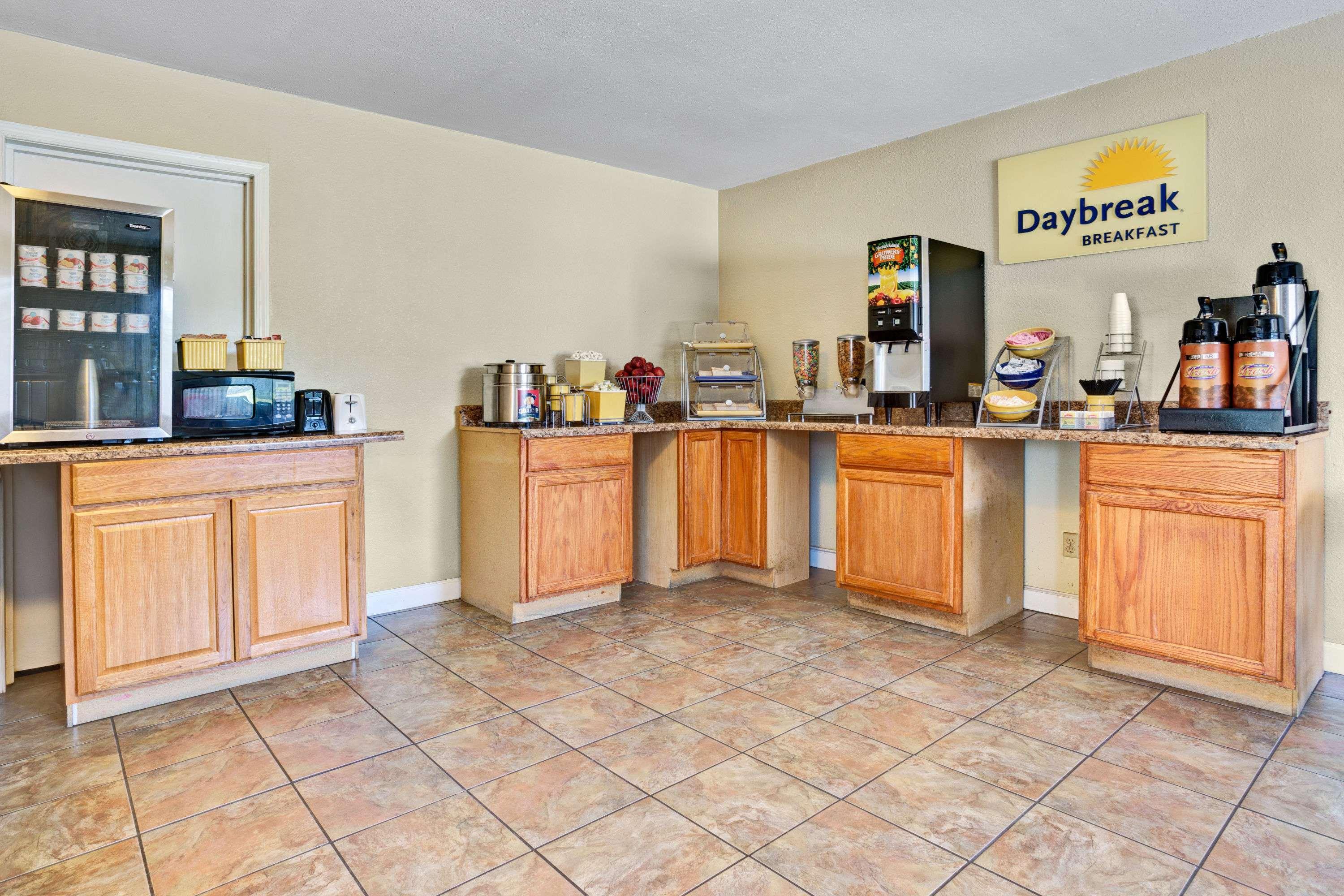 Days Inn by Wyndham Elizabeth City - photo 36