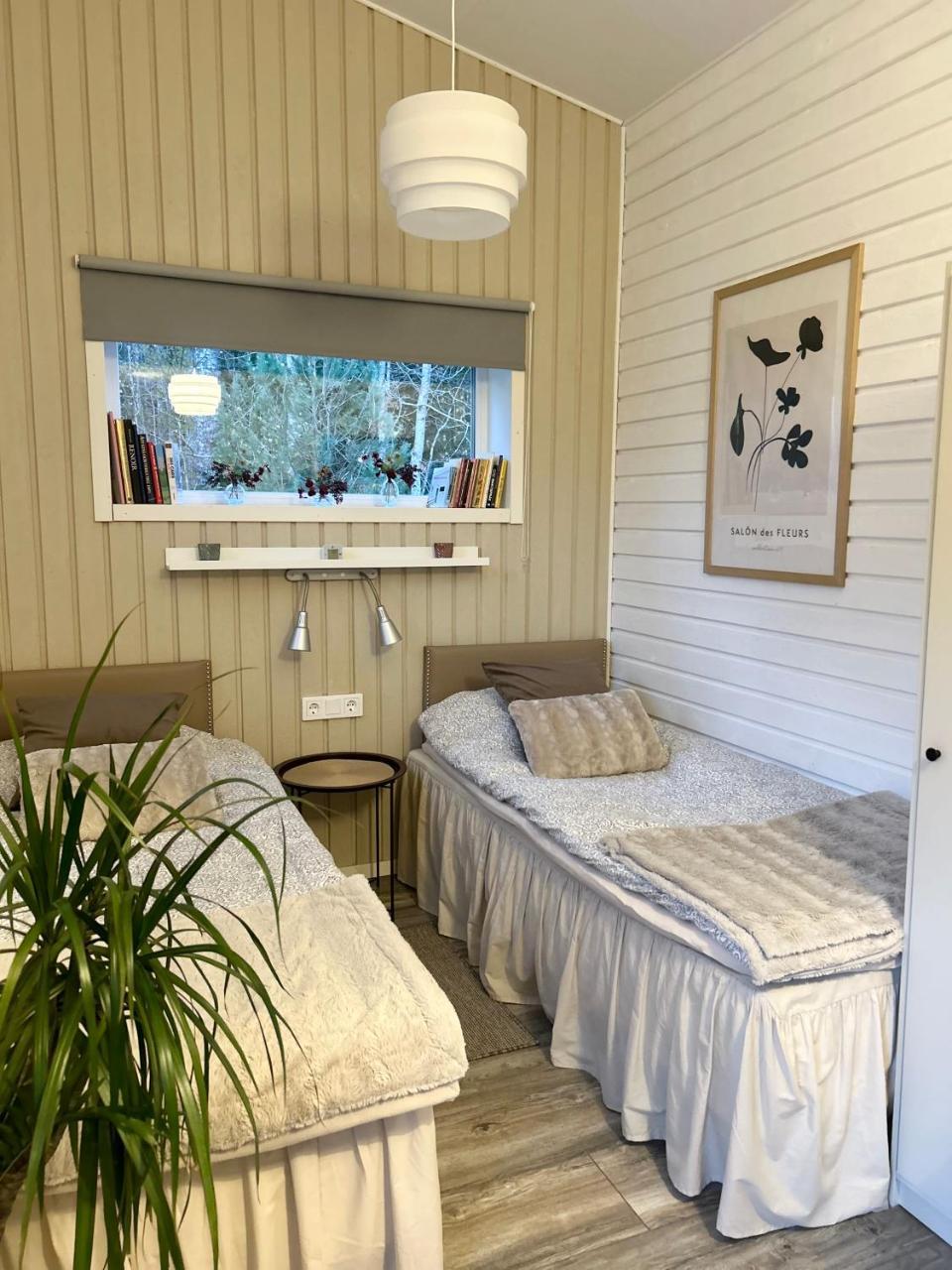 Lilla huset Bed & Breakfast countryside guesthouse free parking — 4-Star Luxury Hotel in Oerebro, Sweden