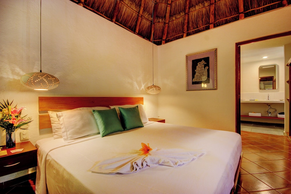 Riviera Maya Suites — 4-Star Luxury Hotel in Playa Del Carmen, Mexico