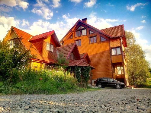 Gostynniy Dvir Raytshtoky in Nadvirna, Ukraine