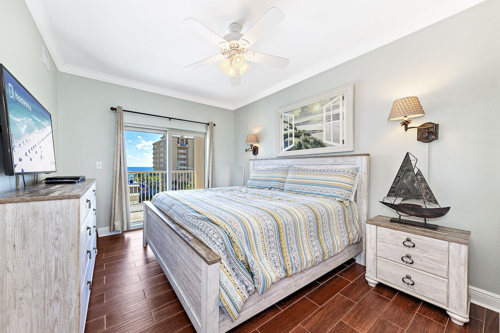 Crystal Tower Comfort Condos by Hosteeva - photo 15