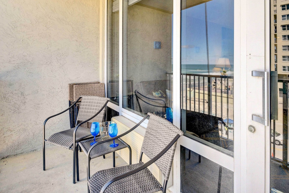 Daytona Beach Studio with Balcony and Ocean View - photo 17
