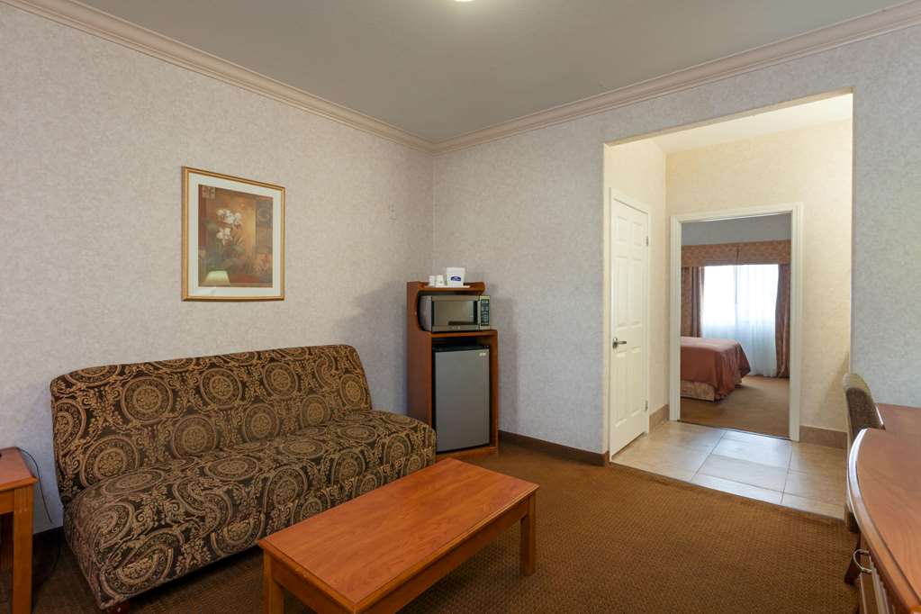 Howard Johnson Hotel & Suites by Wyndham Pico Rivera - photo 12