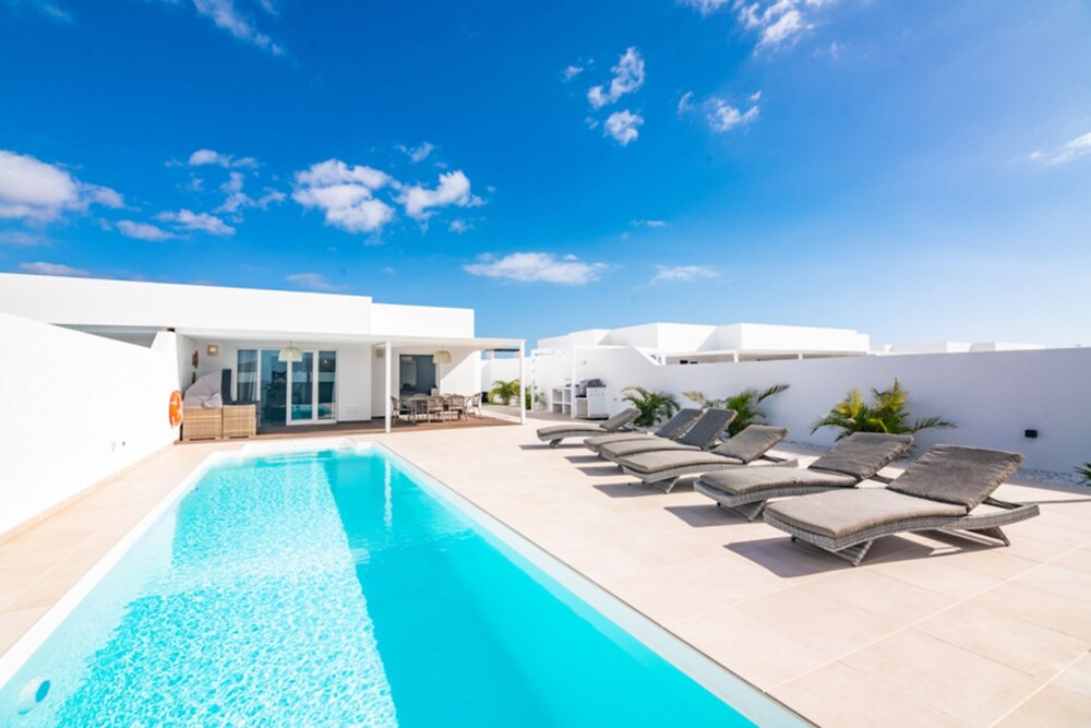 Villa Azahar Suites — 4-Star Luxury Hotel in Playa Blanca, Spain