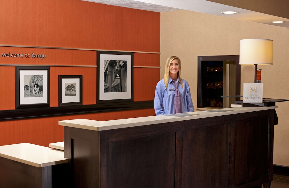 Hampton Inn & Suites by Hilton Fargo Medical Center - photo 3