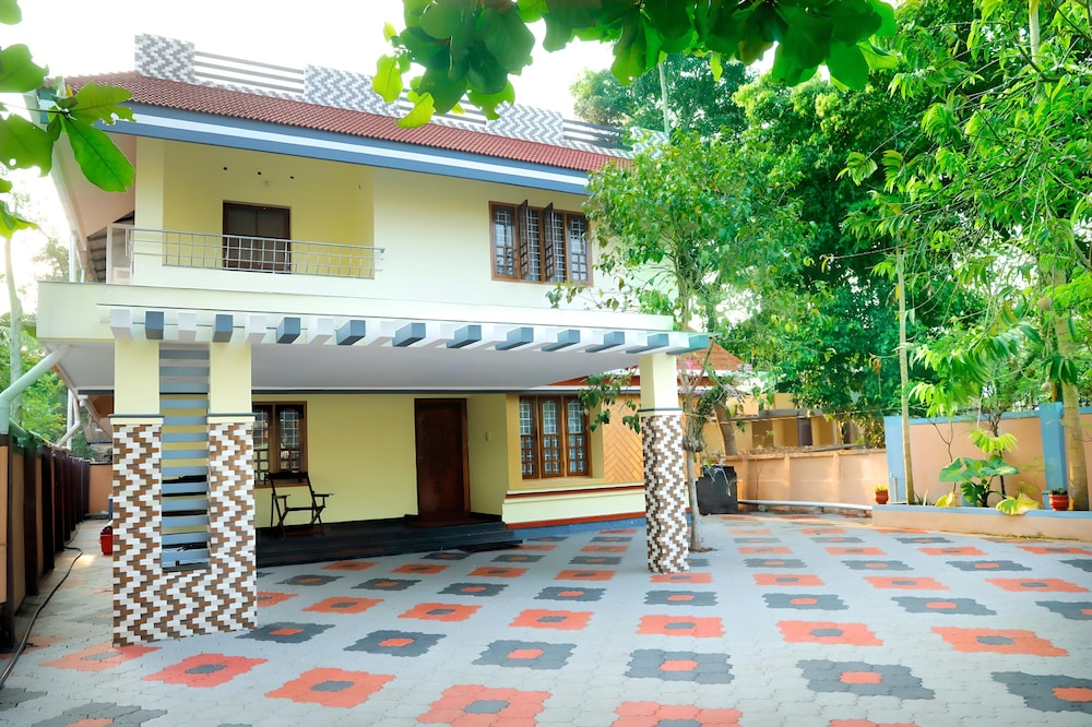 Alleppey Haven 6BR Whole House by Backwater — 4-Star Luxury Hotel in Alleppey, India
