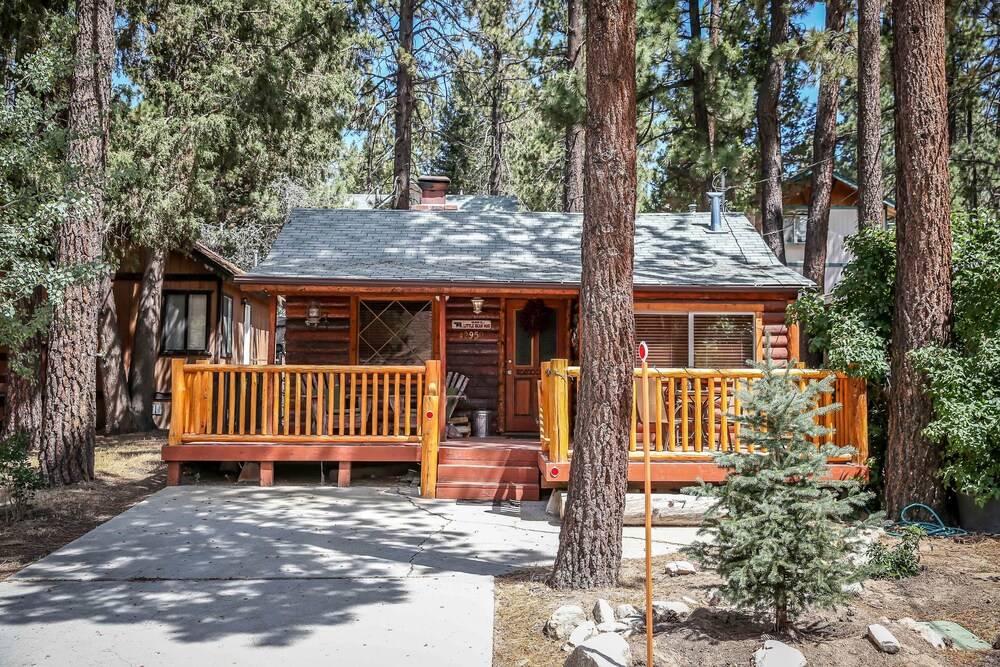 Little Bear Hug by RedAwning - carbon neutral hotel in Big Bear Lake
