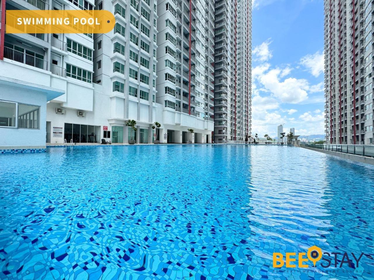 Salak Selatan Pool View with Wifi & Netflix 4PAX — 4-Star Luxury Hotel in Kuala Lumpur, Malaysia