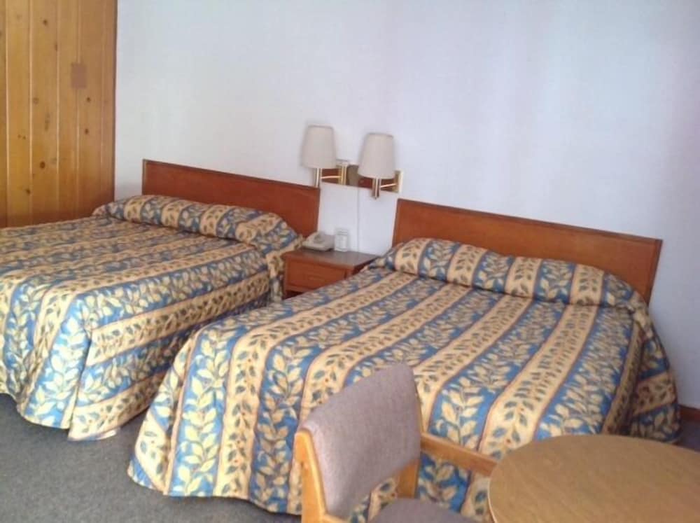 Sun 'N Snow Hotel - photo 3