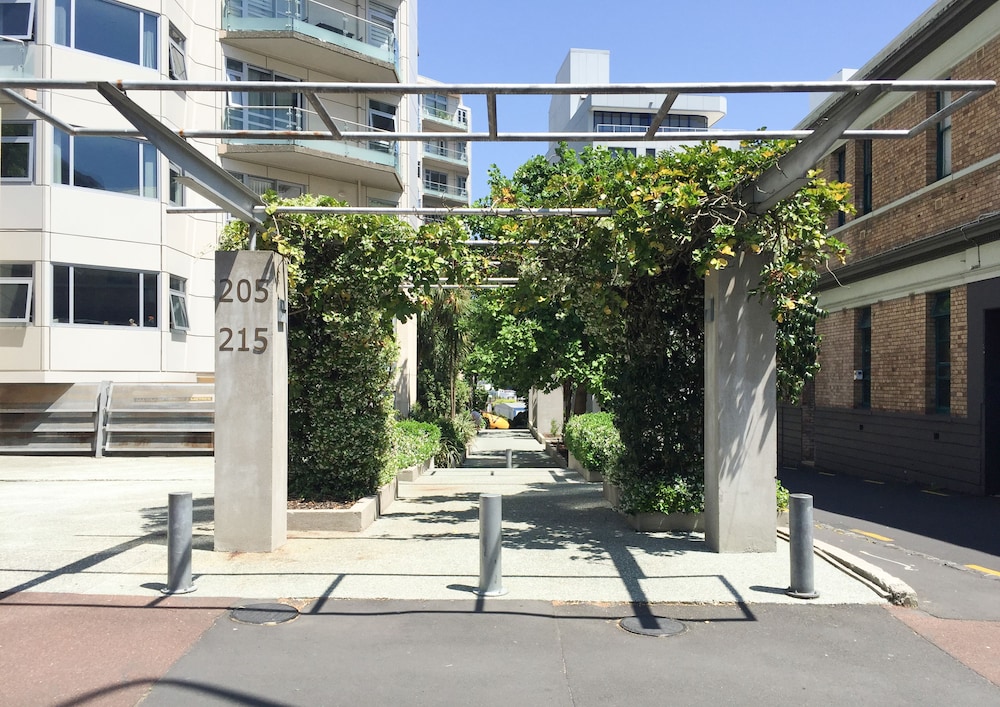 Zodiak's Luxury Apartment at Hobson Gardens — 4-Star Luxury Hotel in Auckland, New Zealand