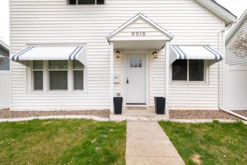 Updated Great Falls Home with Fire Pit — 4-Star Luxury Hotel in Great Falls, United States